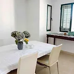 דירה Penthouse With Roof Terrace And Sea Views