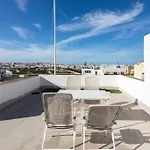 Penthouse With Roof Terrace And Sea Views דירה ואלטה