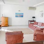 Penthouse With Roof Terrace And Sea Views דירה ואלטה