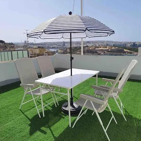 דירה Penthouse With Roof Terrace And Sea Views ואלטה