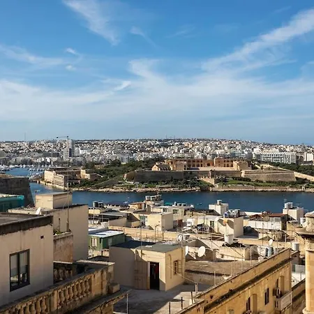 Penthouse With Roof Terrace And Sea Views Appartement Valletta