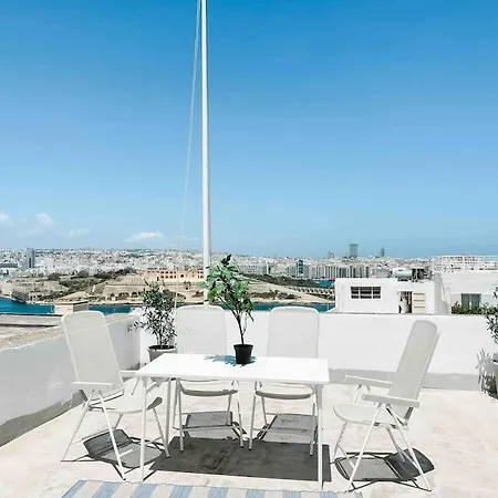 Penthouse With Roof Terrace And Sea Views アパート *