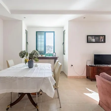 Penthouse With Roof Terrace And Sea Views Valletta