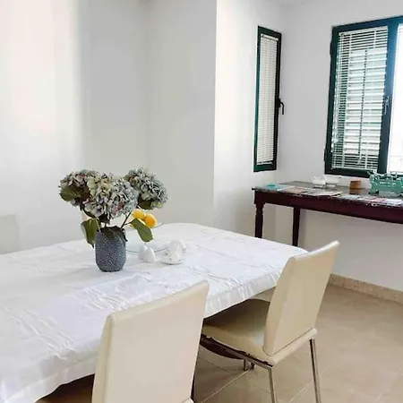 アパート Penthouse With Roof Terrace And Sea Views