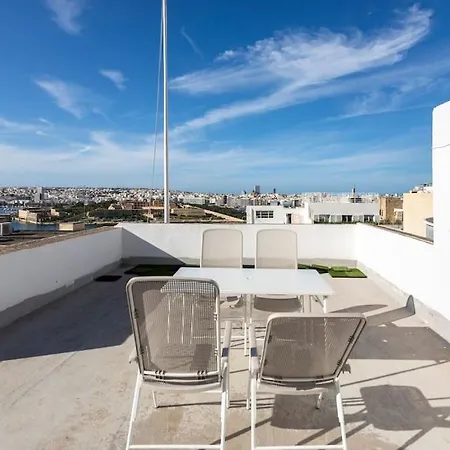 Penthouse With Roof Terrace And Sea Views アパート バレッタ