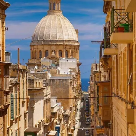 Penthouse With Roof Terrace And Sea Views Valletta