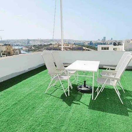 Penthouse With Roof Terrace And Sea Views