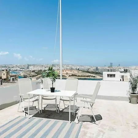 Penthouse With Roof Terrace And Sea Views Валетта