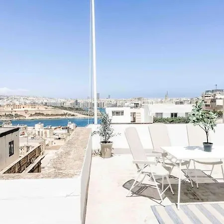 Апартаменты Penthouse With Roof Terrace And Sea Views