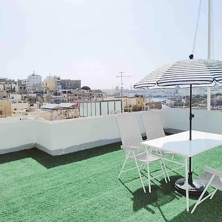 Penthouse With Roof Terrace And Sea Views アパート *