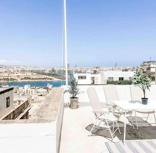 Penthouse With Roof Terrace And Sea Views Apartamento *
