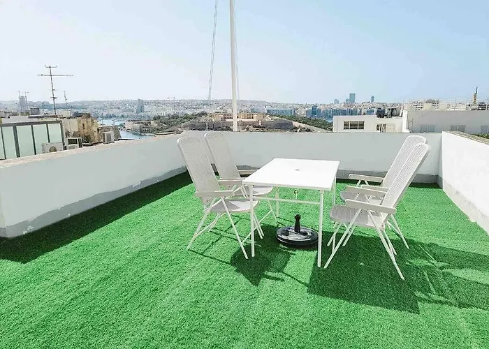 Penthouse With Roof Terrace And Sea Views