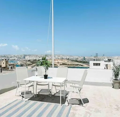 Penthouse With Roof Terrace And Sea Views Valeta